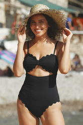 Maillot de bain une pièce festonné noué